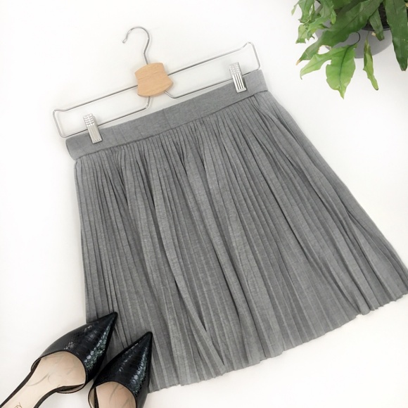 Club Monaco Dresses & Skirts - Club Monaco | Pleated Skirt size Small